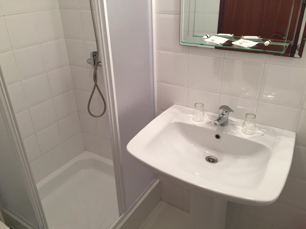 Granada Holidays Hostal São Martinho do Porto Habitación foto