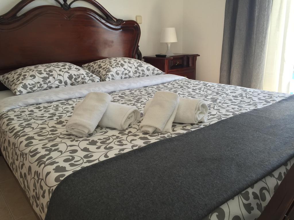 Granada Holidays Hostal São Martinho do Porto Habitación foto